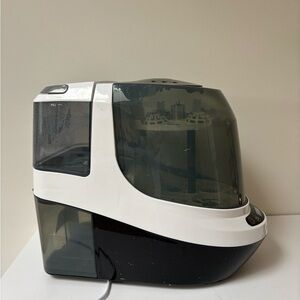 Black and White Humidifier